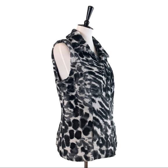 Chico’s Size 1 Leopard Fleece Black Gray White Soft Collared Vest Women's Small - Picture 3 of 14